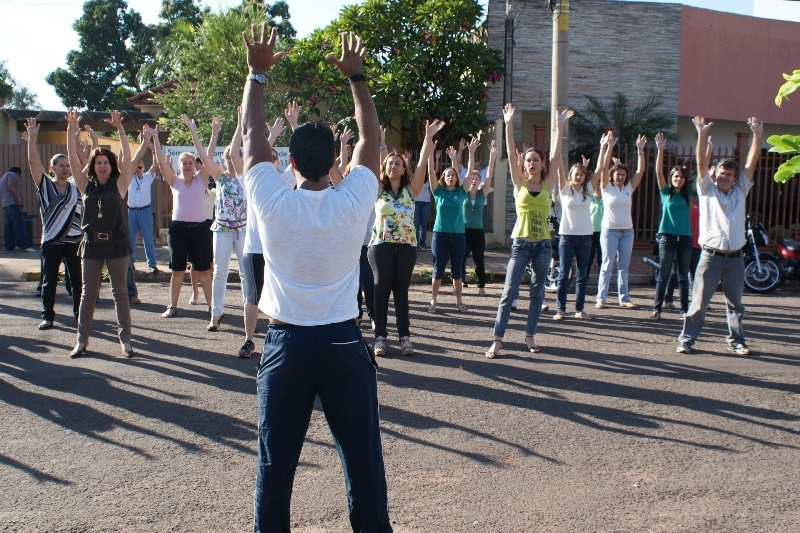 Funcionários públicos encerram semana da saúde com atividade física A Ginástica Laboral é a realização de exercícios físicos no ambiente de trabalho, durante o horário de expediente, com duração de mais ou menos 10 minutos.