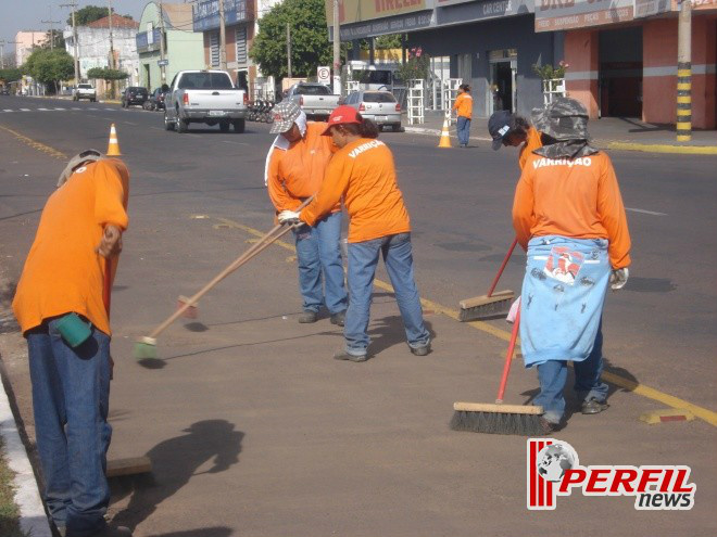Trégua da chuva marca início da limpeza na Cidade Com a passagem do período chuvoso prefeita Marcia Moura determinau que os serviços de roçada e limpeza das calçadas e terrenos fossem realizados (Foto: Arquivo Perfil News)