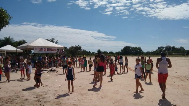 As crianças também participaram da festa no bairro Alto da Boa Vista em Três Lagoas. (Foto: Donaldina Rosangela)