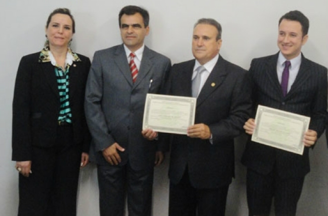 Diogo Tita é diplomado prefeito de Paranaíba Diogo Tita e Fredson Freitas da Costa foram diplomados na manhã desta segunda-feira (Foto: Camila Helen)
