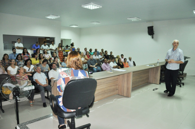 Audiência aconteceu na manhã desta sexta-feira (02), no Plenarinho da Câmara de Vereadores. (Fotos: Assessoria).