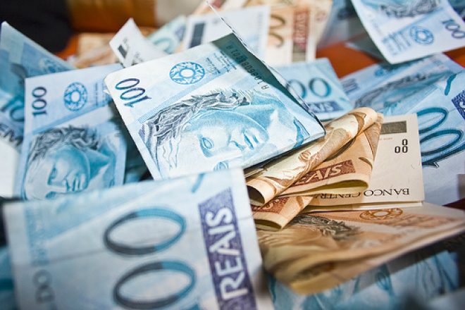 Inflação deve subir e chegar a 5,70% em 2013, segundo IPCA Essa foi a primeira vez que o Copom elevou a taxa Selic desde julho de 2011 (Foto: Arquivo)