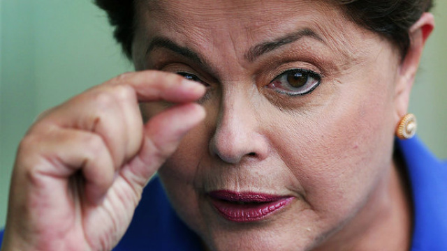 Dilma reduz o próprio salário e os de ministros em 10% Dilma também reduziu em 20% gastos com custeio e terceirização, além de extinguir 3 mil cargos comissionado. (Foto: Divulgação)