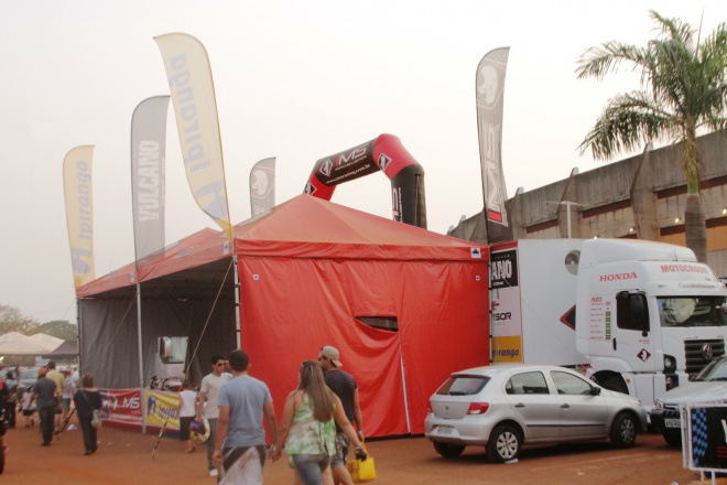 O motor-home é a casa sobre rodas dos pilotos. Foto: Alvaro Ojeda