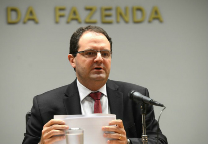 Para Nelson Barbosa, a queda de arrecadação, fruto do desempenho da economia, justifica a revisão da meta. Agência Brasil. (Foto: Divulgação)