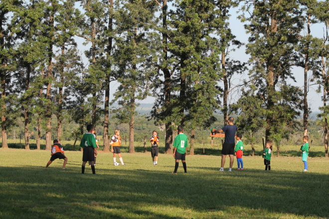 Apesar do foco preferencialmente social, o projeto tem atuado na preparação e encaminhamento de atletas para equipes reconhecidas do futebol brasileiro (Foto: Direção do projeto)