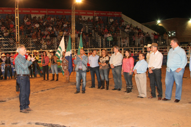 Rodeio em Brasilândia supera expectativa de público Prefeito Jorge Diogo esteve presente na abertura do 11º Rodeio União (Foto: Assessoria de Comunicação)