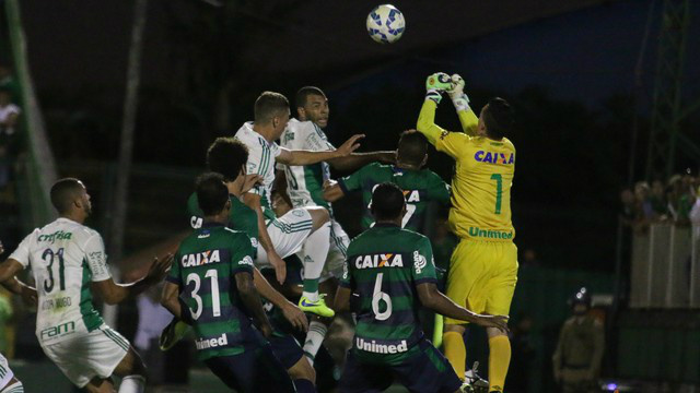 Com a vitória, a Chapecoense deixou a zona de rebaixamento do Campeonato Brasileiro (Foto:Reprodução)