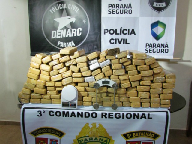 Polícia Civil realiza operação contra o tráfico de drogas no PR e MS Mais de 500 kg de drogas foram apreendidas em operação da Denarc de Maringá (Foto: Divulgação/ Denarc Maringá)
