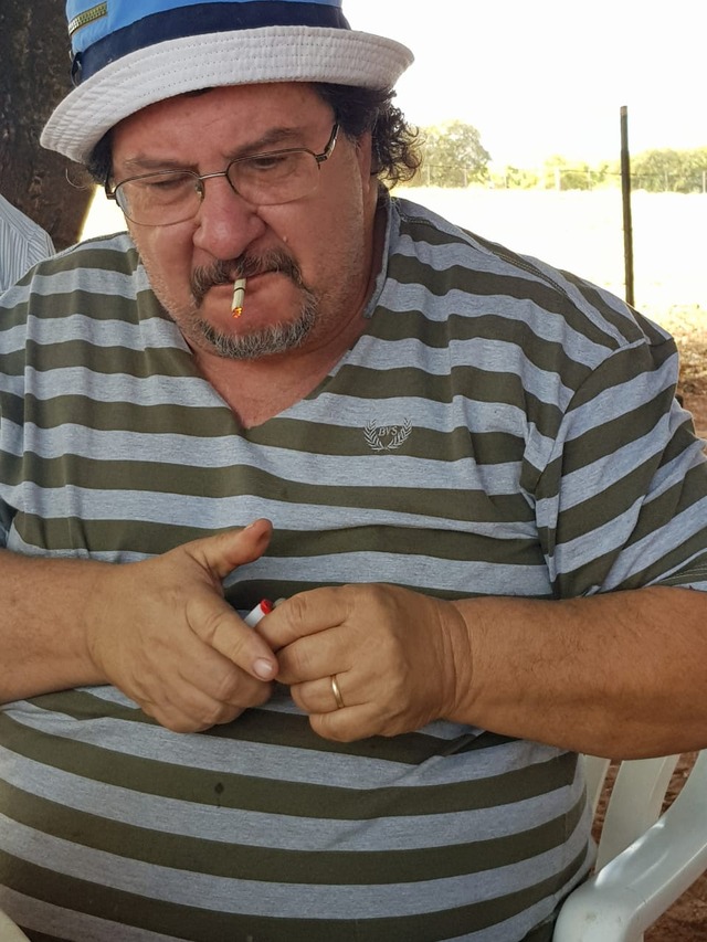 Confraria de amigos três-lagoenses comemora cinco anos sob a batuta do uruguaio Tchesco O uruguaio Yamandu Ferreira, o Tchesco, é quem comanda o bar que recebe a turma.