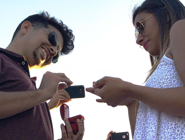 Jovem três-lagoense surpreende noiva com pedido de casamento que veio do céu O casal namora desde os 14 anos de idade e depois de oito anos ele oficializou o noivado (Foto:Divulgação)