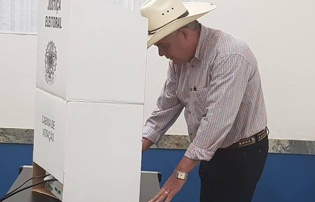 Candidatos e autoridades votam em Três Lagoas Prefeito Ângelo Guerreiro votou no Funlec. Foto: Ricardo Ojeda