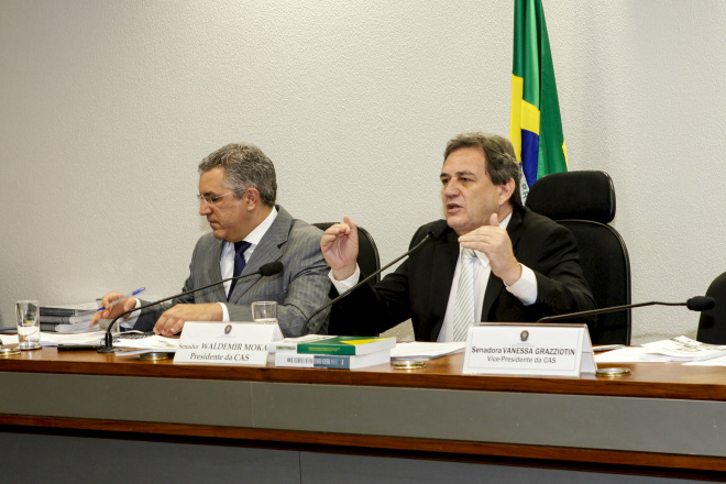 Senador Moka e o ministro da Saúde, Alexandre Padilha, debatem setor no país (Foto: Divulgação/Assecom)