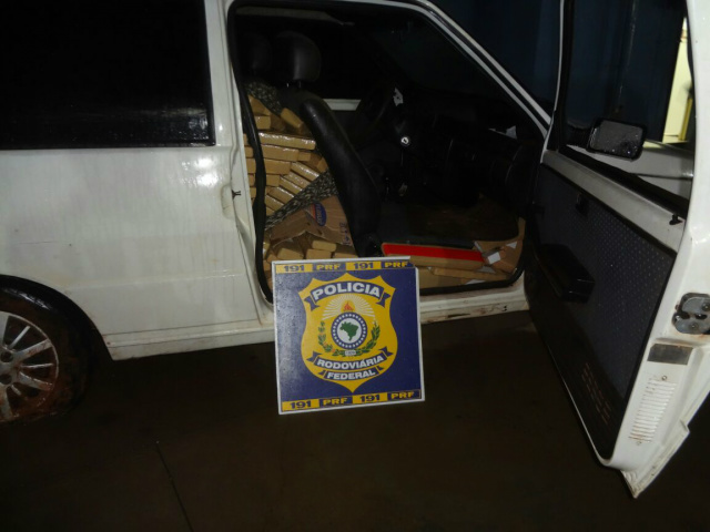 PRF prende traficante com 580 kg de maconha na BR-262 (Foto: Divulgação)