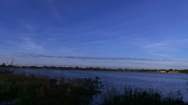 Céu com poucas nuvens na manhã desta segunda-feira (28) em Três Lagoas. (Foto: Ricardo Ojeda)