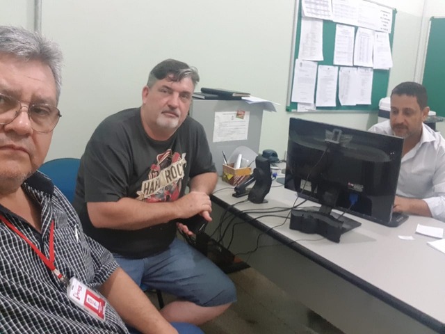 Facebook bloqueia usuários que postam denúncias de possibilidade de fraude de urna Jornalista Ricardo Ojeda e o leitor Charly Kipgem, que denunciou falha em urna, registram Boletim de Ocorrência. Foto: Ricardo Ojeda;