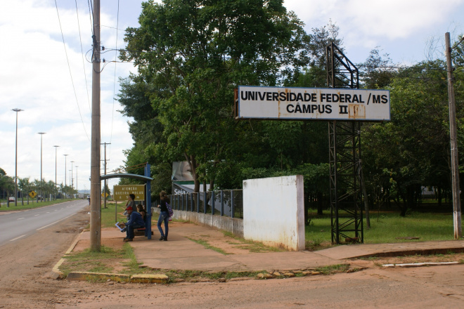 O campus II da Universidade Federal está localizada na Av. Ranulpho Marques Leal, saída para São Paulo (Foto: Camila Carvalho)