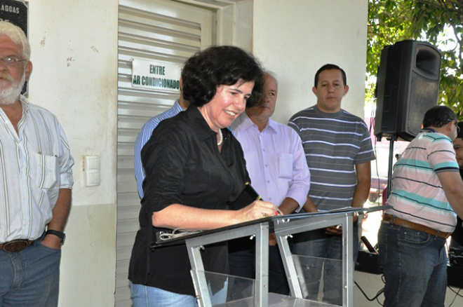 Marcia Moura assinou ordem de serviço para início imediato da obra de ampliação do Centro de Controle de Zoonoses (Foto: Divulgação/Assecom)