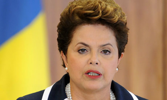 Manifestantes pedem 'impeachment' de Dilma em evento público em Campo Grande