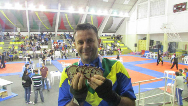 Atleta três-lagoense conquista cinco medalhas em Atibaia Alex Ortiz conquistou cinco medalhas para Três Lagoas, sendo quatro de ouro e uma de prata (Foto: Assessoria de Comunicação)