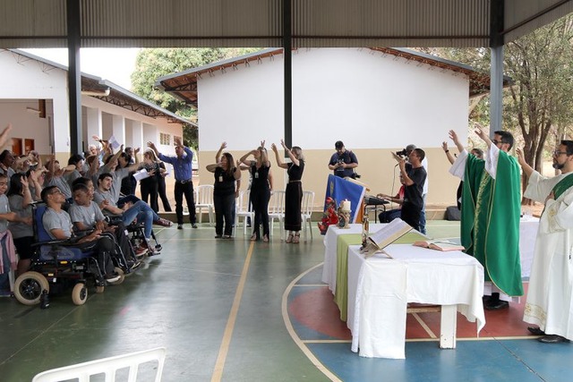 APAE de Três Lagoas promove ato de louvor e ação de graças pelos 44 anos de serviços Foto/Assessoria