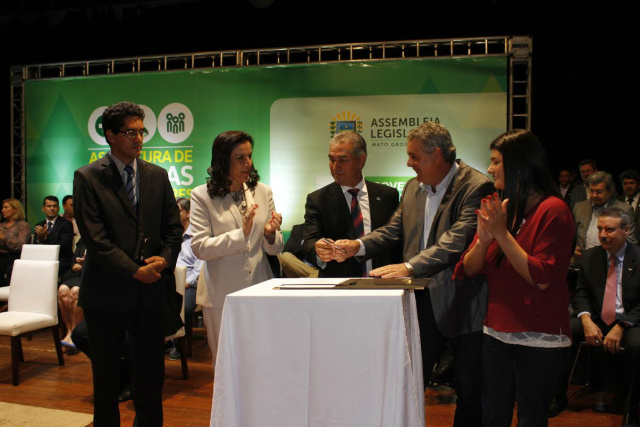 Entidades do Bolsão assinam convênios para receber recursos destinados por Guerreiro Emendas Parlamentares atenderão cidades do Bolsão (Foto:Assessoria de Imprensa Dep. Angelo Guerreiro)