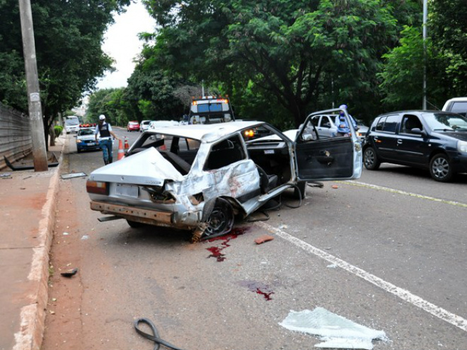 Acidente aconteceu depois que jovens voltavam de baile funk (Foto: Maressa Mendonça/G1 MS) 