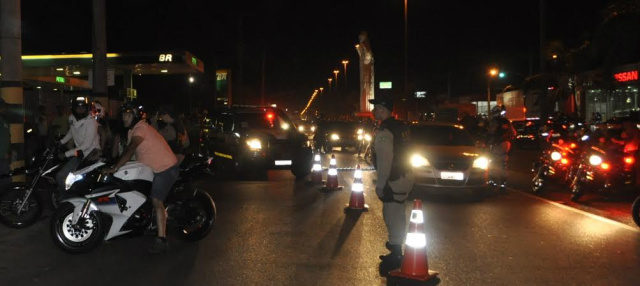 No período noturno, na sexta-feira, vários condutores foram flagrados cometendo infrações (Foto: Divulgação)