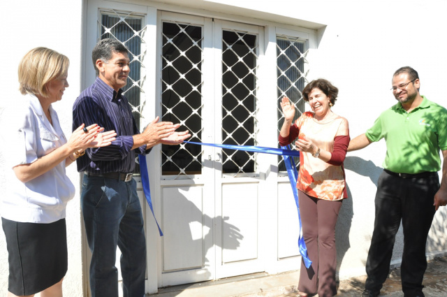 Prefeita participa da inauguração da sala de corte e costura do clube de mães da Apae São 14 máquinas de costura adquiridos por meio de um projeto enviado à Elektro (Foto:Assessoria Prefeitura Municipal)