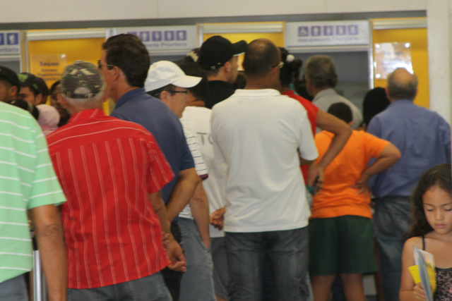 Somente os serviços de caixas eletrônicos funcionam. (Foto: Patrícia Miranda)