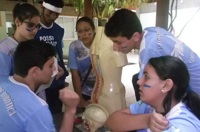 SOS Pantanal é a campeã de Corumbá do 1º Torneio de Robótica das Escolas do Sesi O objetivo do campeonato é oferecer aos estudantes um ambiente adequado para a promoção de competências e habilidades, despertando o interesse e o foco na ciência e na tecnologia (Foto: Divulgação/Assecom)