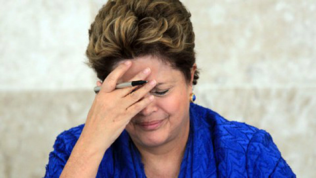 TSE deve abrir investigação inédita contra campanha de Dilma Rousseff A decisão atende a um pedido do PSDB, que pretende esquadrinhar as contas das eleições de 2014 referentes à chapa presidencial para saber se houve desvio de recursos da Petrobras para a campanha. (Foto: Folha de São Paulo).