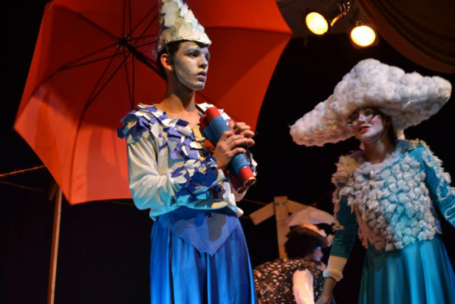 Segunda edição do Festival de Teatro Amador começa hoje em Três Lagoas A peça é uma adaptação livre do texto “Eu chovo, tu choves, ele chove...” de Sylvia Orthof (Foto: Divulgação)