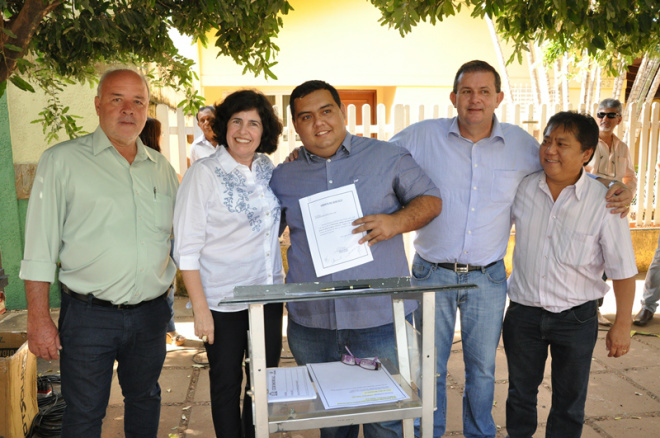 Prefeita assina ordem de serviço para restauração asfáltica no Bairro Vila Nova A obra será executada em duas etapas e o investimento totaliza a aplicação de R$ 342.834,15 com recursos próprios do Município (Foto: Assessoria de Comunicação)