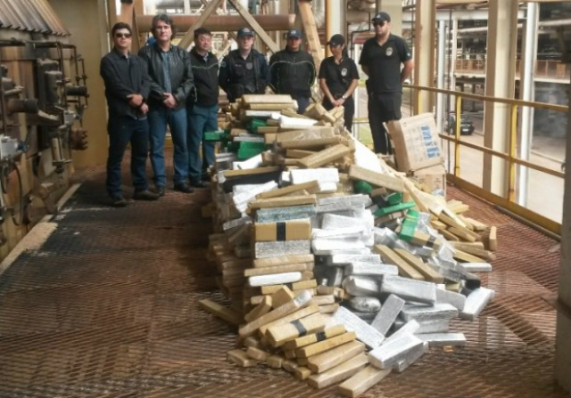 Polícia Civil incinera mais de duas toneladas de drogas em Angélica As drogas incineradas foram apreendidas, nos últimos quinze dias, na região, em decorrência das ações da Polícia Militar do Distrito de Ipezal e da Polícia Militar Rodoviária (PMR) (Foto: Polícia Civil)