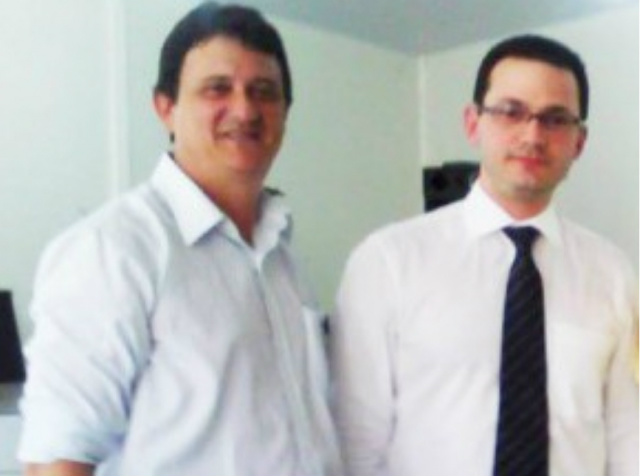 Ingresso de ação de improbidade contra prefeito de Cassilândia Prefeito Carlos Augusto (à esquerda) e promotor Adriano Lobo (à direita) (Foto: A Tribuna News)