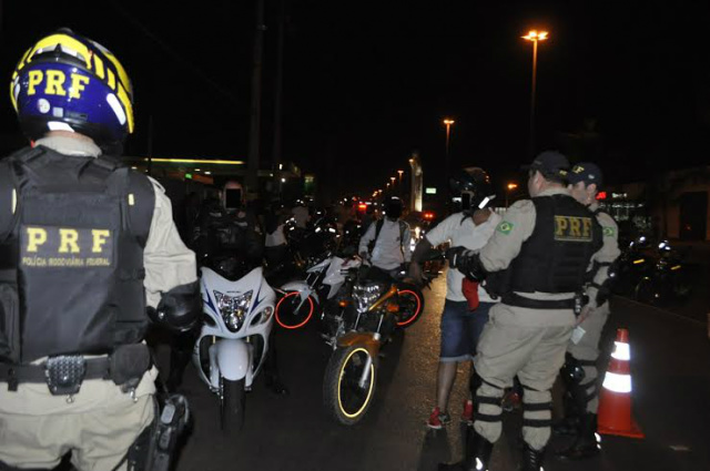 Vários motociclistas foram flagrados e muitos multados por infrações cometidas; algumas, por conduzir veículo alcoolizado (Foto: Divulgação)