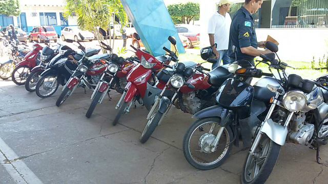 Em dois dias de blitz, PM de Três Lagoas apreende 62 veículos e emite 117 autuações As motos que estavam com documentação irregular foram apreendidas e levadas para o depósito do Detran e só serão liberadas após a regularização (Foto: Divulgação)