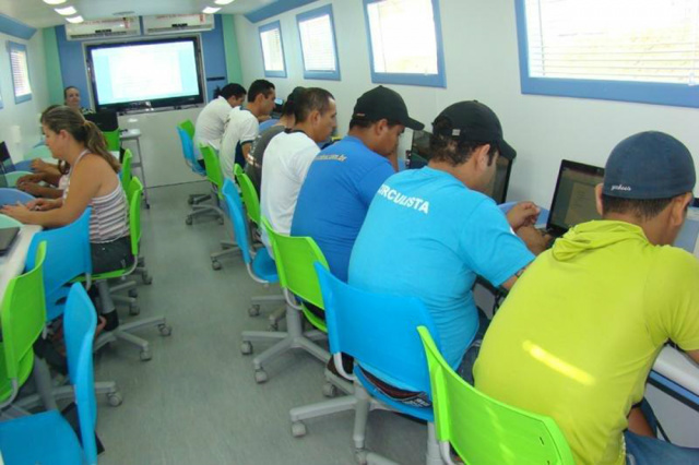 Sesi faz 45 mil matrículas em cursos da Educação Continuada No destaque os alunos do curso de informática básica. (Foto: Assessoria)