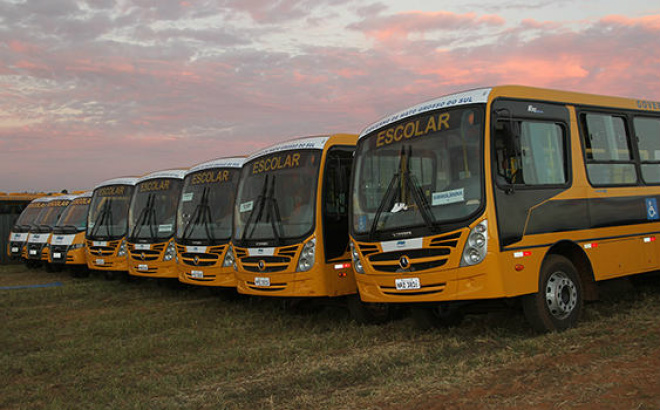 A frota de 300 ônibus do transporte escolar vem de uma parceria entre o governo do Estado e o governo federal (Foto: Rachid Waqued)
