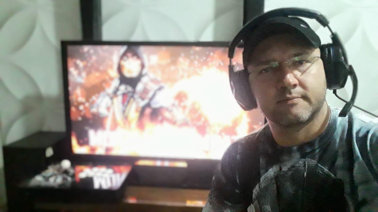 Campeão de Mortal Kombat, vendedor representa Três Lagoas no maior campeonato brasileiro de jogos de luta Igor Yagami, campeão regional de Mortal Kombat. Foto: Arquivo Pessoal