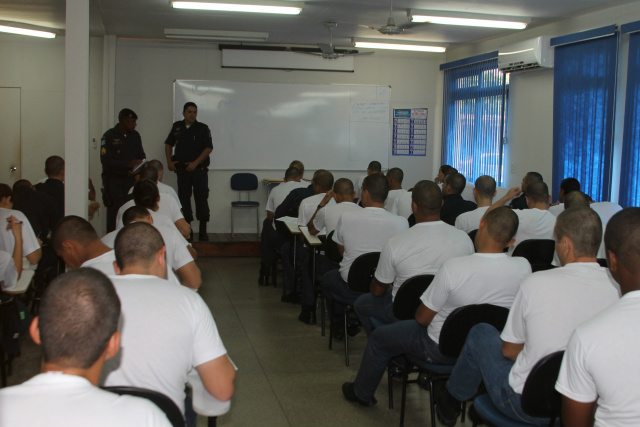 Um novo grupo de 67 soldados está sendo formado para encorpar a segurança nas ruas da cidade (Foto: Diego Follot)