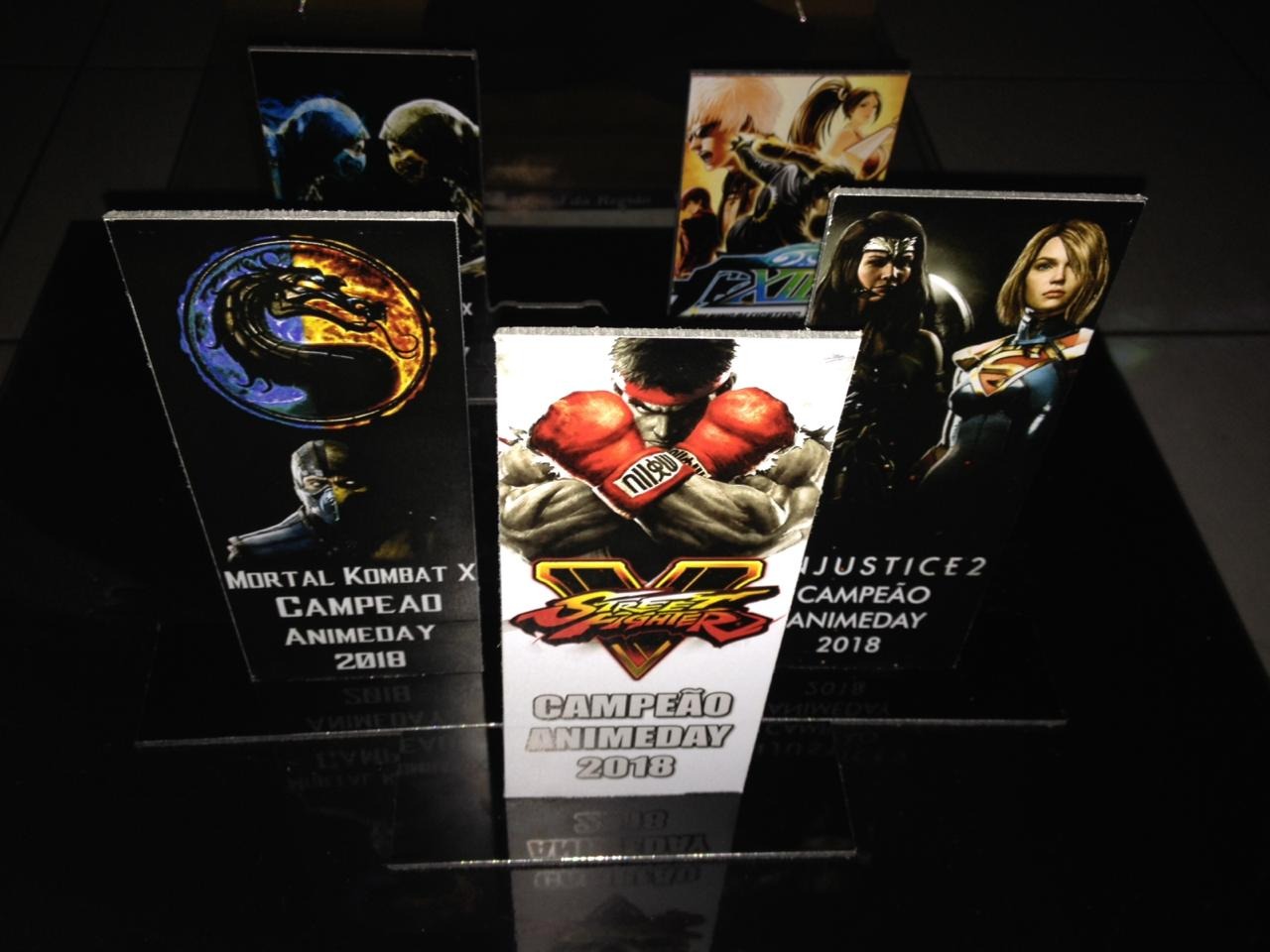 Campeão de Mortal Kombat, vendedor representa Três Lagoas no maior campeonato brasileiro de jogos de luta Troféus que Igor já ganhou. Arquivo Pessoal