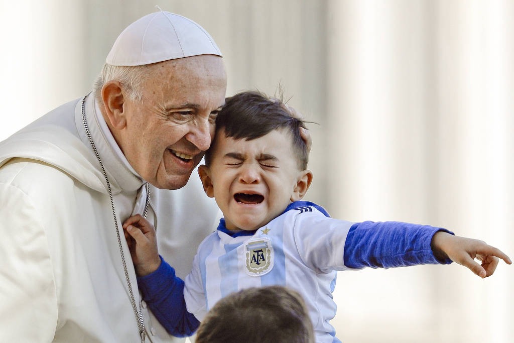 Papa Francisco compara aborto a contratar matador de aluguel
