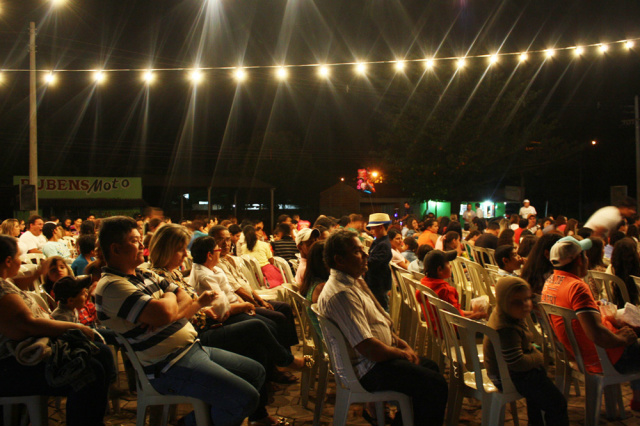 Cine Sesi atrai público de mais de 2 mil pessoas em Camapuã O Cine Sesi reuniu público de 2.010 pessoas em Camapuã nos três dias de exibição (Foto: Divulgação/Assecom)