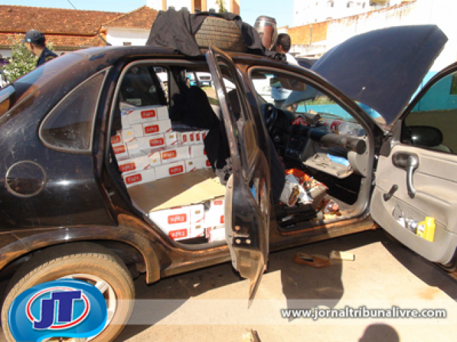 Na manhã de ontem, por volta das 8h, a polícia apreendeu 1.289 pacotes de cigarros que estavam sendo contrabandeados pela estrada vicinal da chácara da OAB (Foto: Jornal Tribuna Livre)