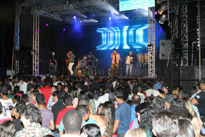 Festividades do 48º aniversário de Brasilândia é encerrada Dupla Kléo Dibah e Rafael atraiu mais de 3 mil pessoas na Praça da Pedra (Foto: Divulgação/Assecom)