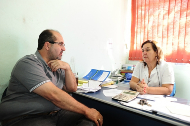 Ivanildo esteve com a Secretária de Educação, Nilene Badeca que se comprometeu a resolver o problema da merendeira (Foto: Divulgação/Assecom)