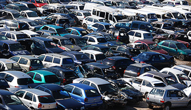 Detran notifica 738 veículos sucatas e inservíveis no estado Devido ao estado dos veículos, eles serão destinados a reciclagem e vendidos por peso da lataria (Foto: Arquivo)