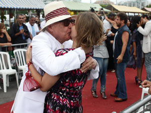 Ed Silveira também sente o impacto do batom
